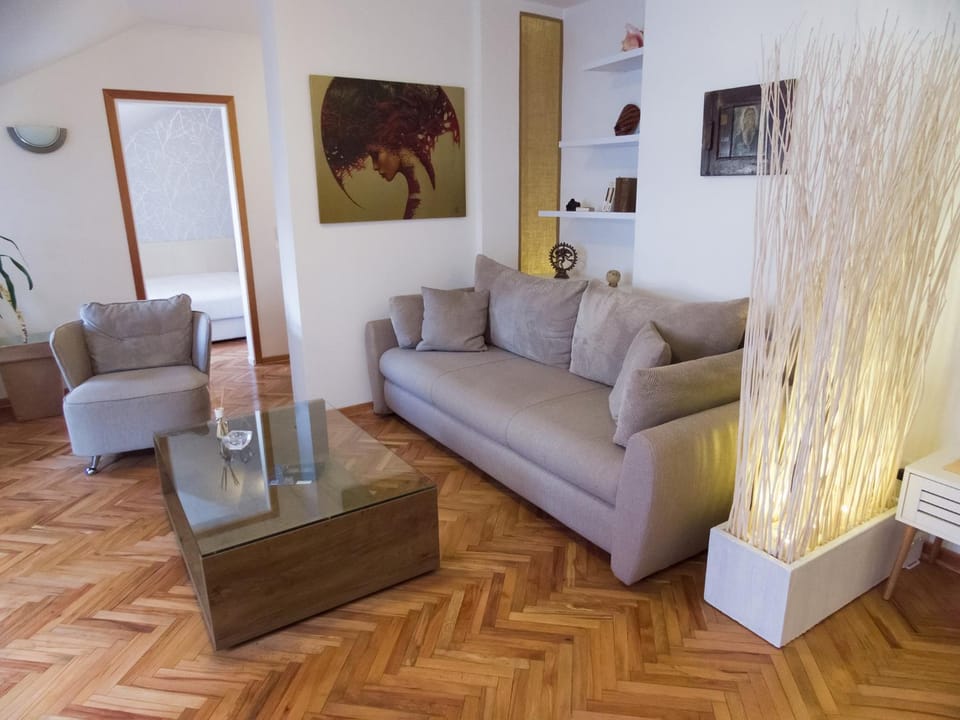 Bed, Living room, Decorative detail