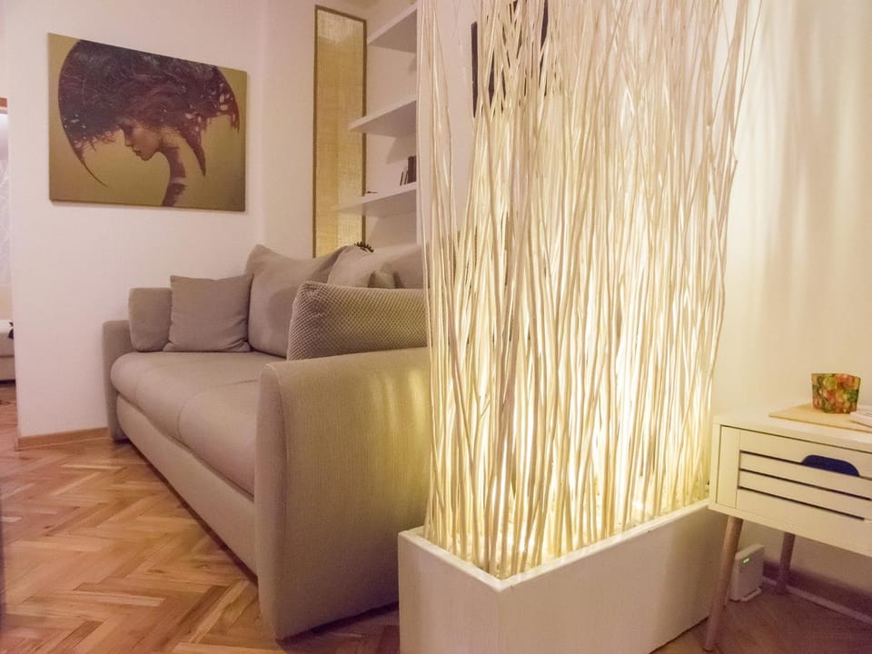 Bed, Living room, Decorative detail