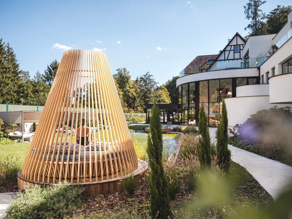 Property building, Facade/entrance, Garden, Garden, View (from property/room), View (from property/room), Garden view, Garden view, Parking, sunbed