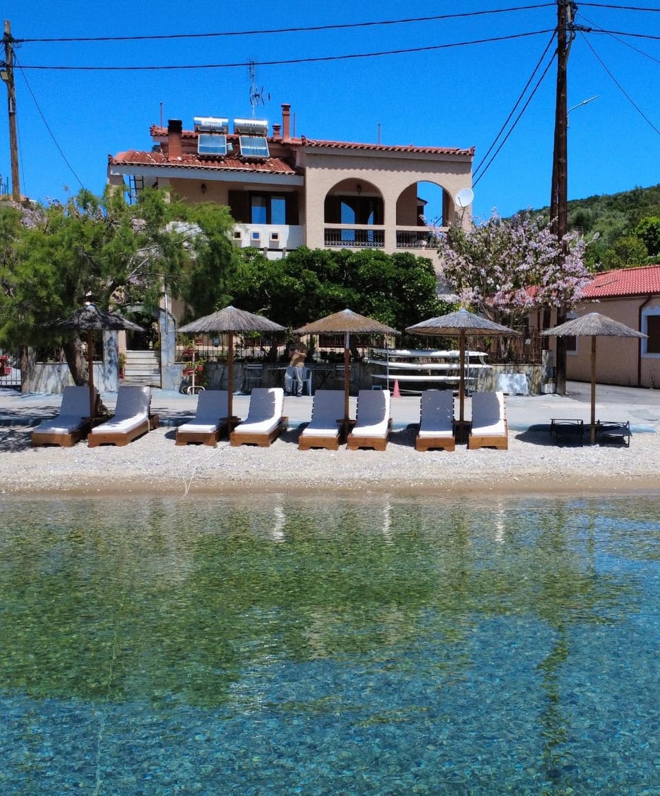 Glyfoneri Maizonettes Apartment in Euboea