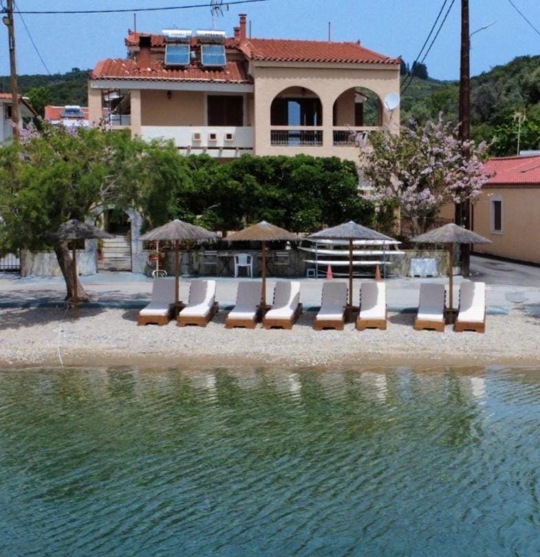 Glyfoneri Maizonettes Apartment in Euboea