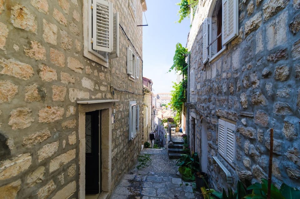 Facade/entrance, Neighbourhood, Street view