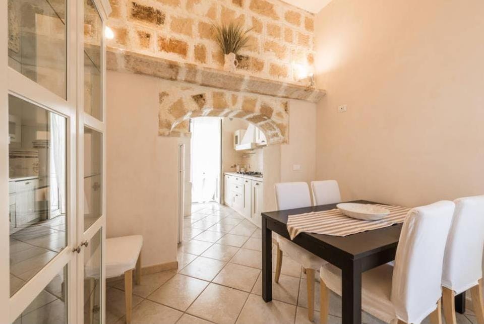 People, Coffee/tea facilities, Balcony/Terrace, Kitchen or kitchenette, Living room, Photo of the whole room, Decorative detail, Seating area, Dining area, children, young children, older children, Family