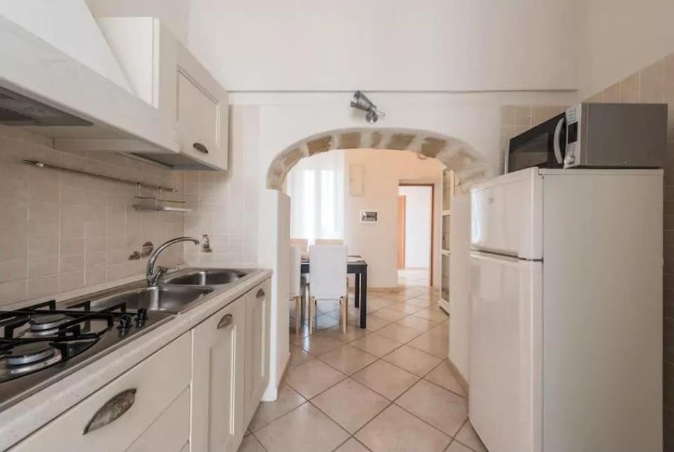 Staff, People, Coffee/tea facilities, Balcony/Terrace, Kitchen or kitchenette, Photo of the whole room, Dining area, City view, Street view, children, young children, older children, Family, dishwasher, stove