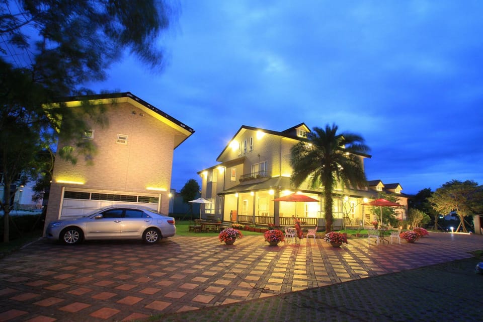 Facade/entrance, Off site, Night