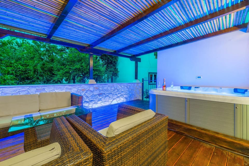 Hot Tub, Balcony/Terrace