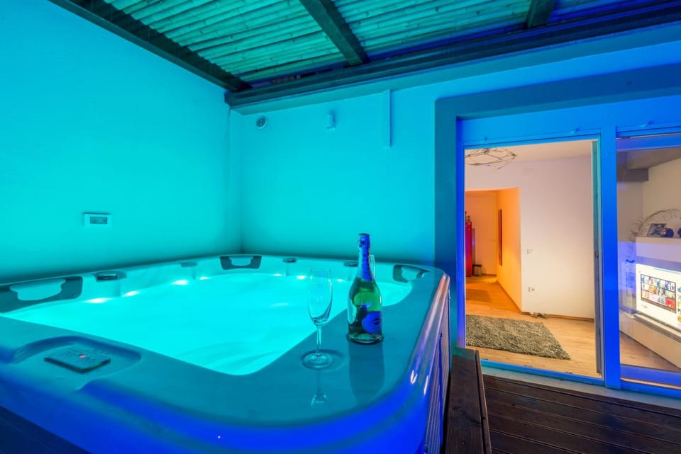 Hot Tub, Balcony/Terrace