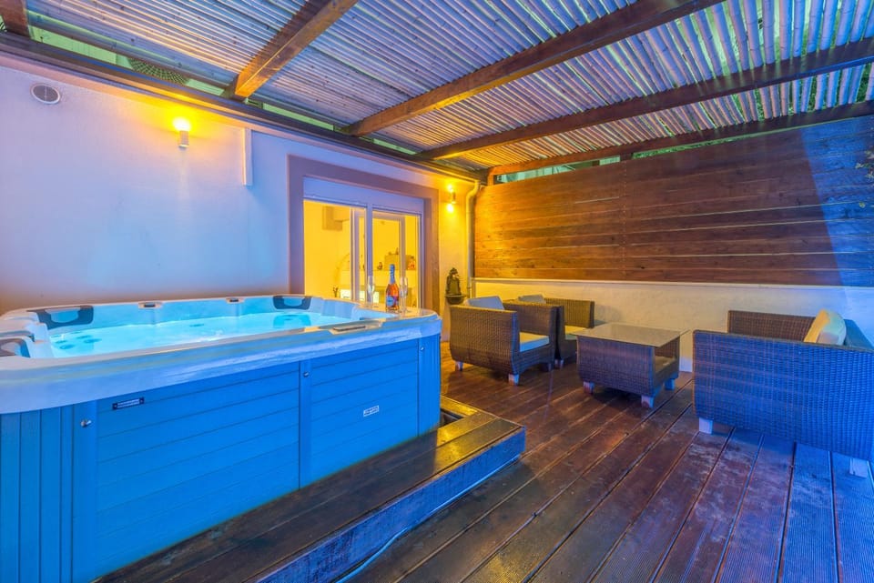 Hot Tub, Balcony/Terrace