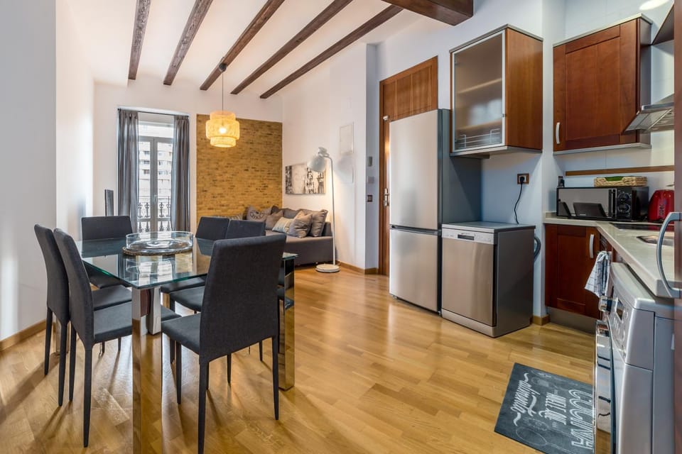 TV and multimedia, Coffee/tea facilities, Balcony/Terrace, Kitchen or kitchenette, Living room, Seating area, Dining area