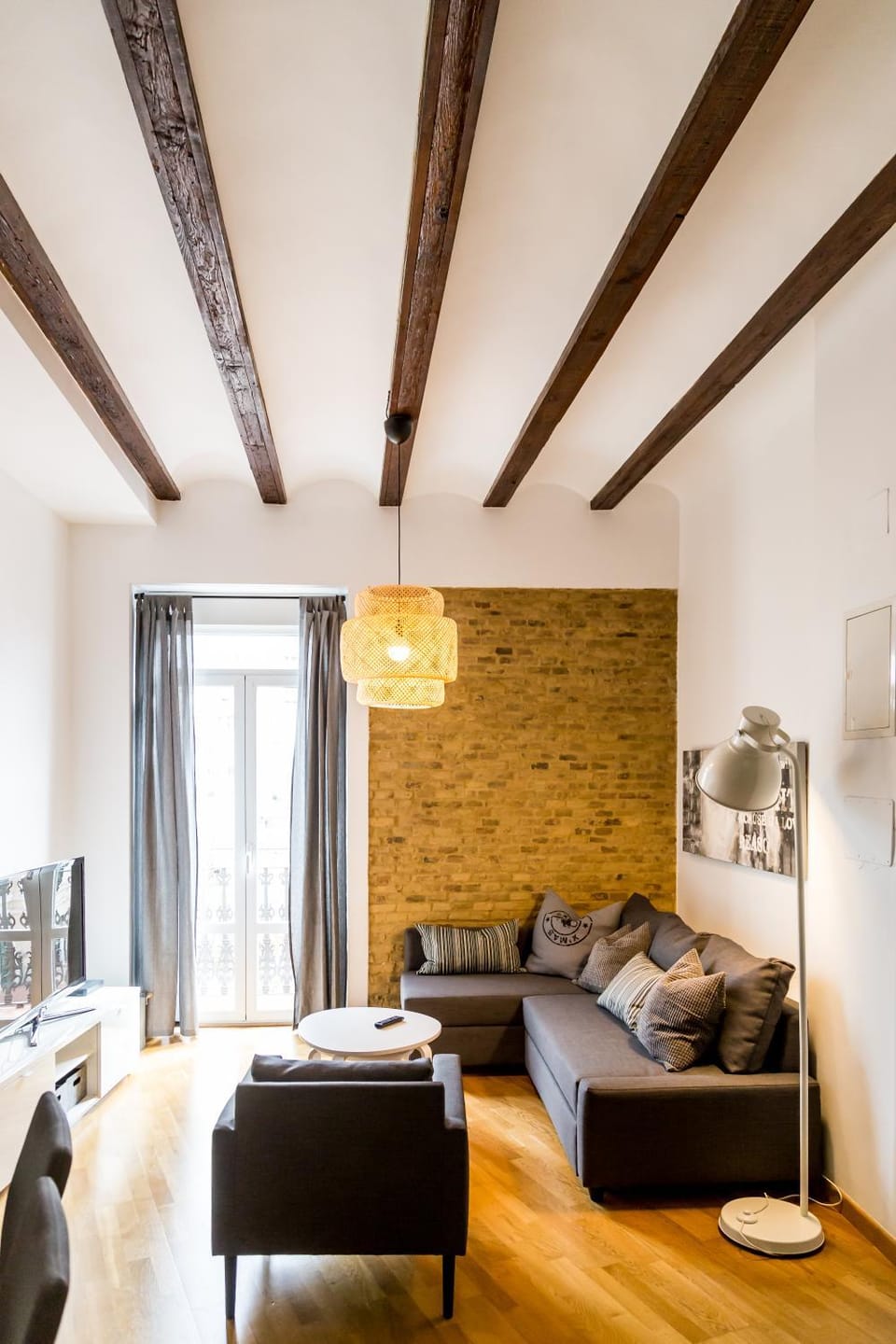 TV and multimedia, Balcony/Terrace, Kitchen or kitchenette, Living room, Seating area, Dining area, City view, Landmark view, Street view, Quiet street view