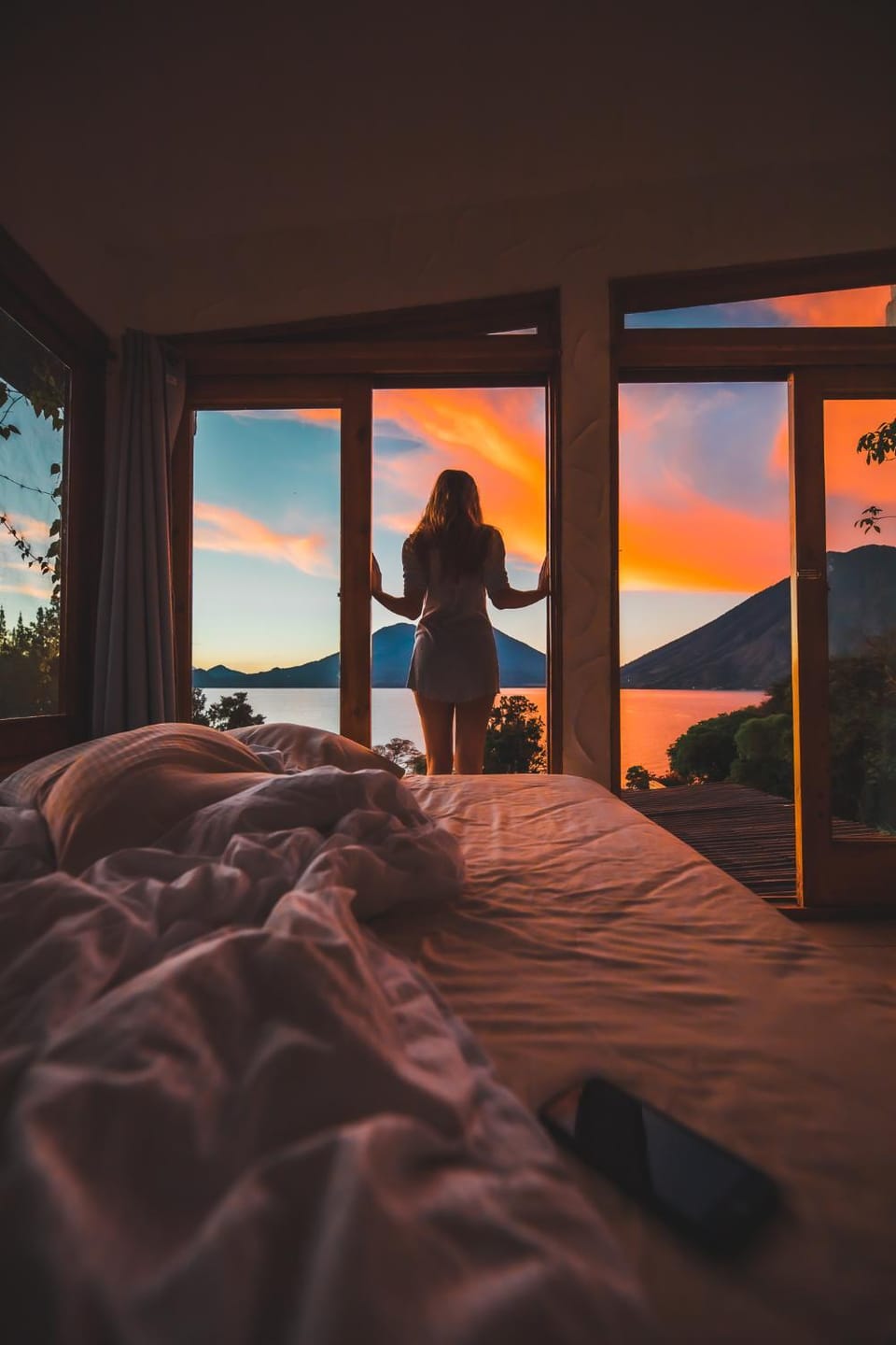 Bed, Natural landscape, View (from property/room), Bedroom, Lake view, Mountain view, Sunrise