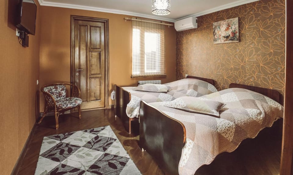 TV and multimedia, Photo of the whole room, Bedroom