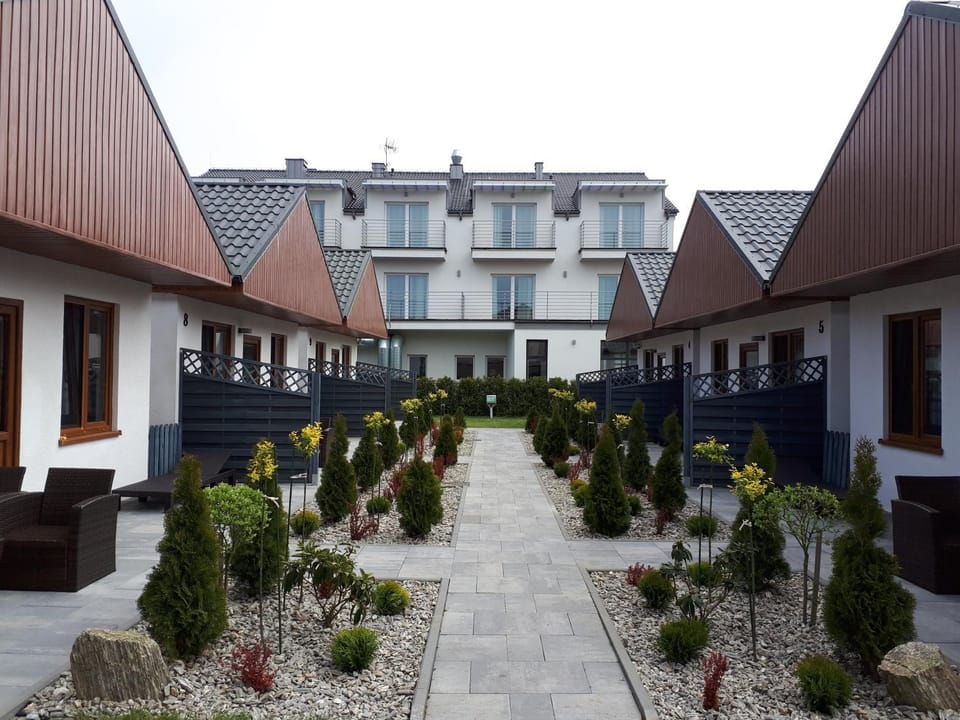 Property building, Garden, Balcony/Terrace