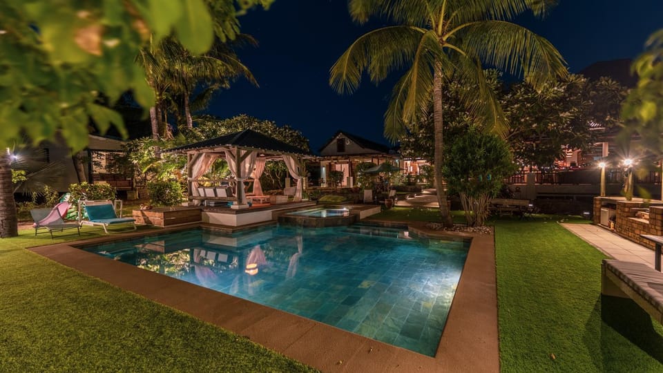 Patio, Night, Garden, Dining area, Garden view, Pool view, Swimming pool, sunbed