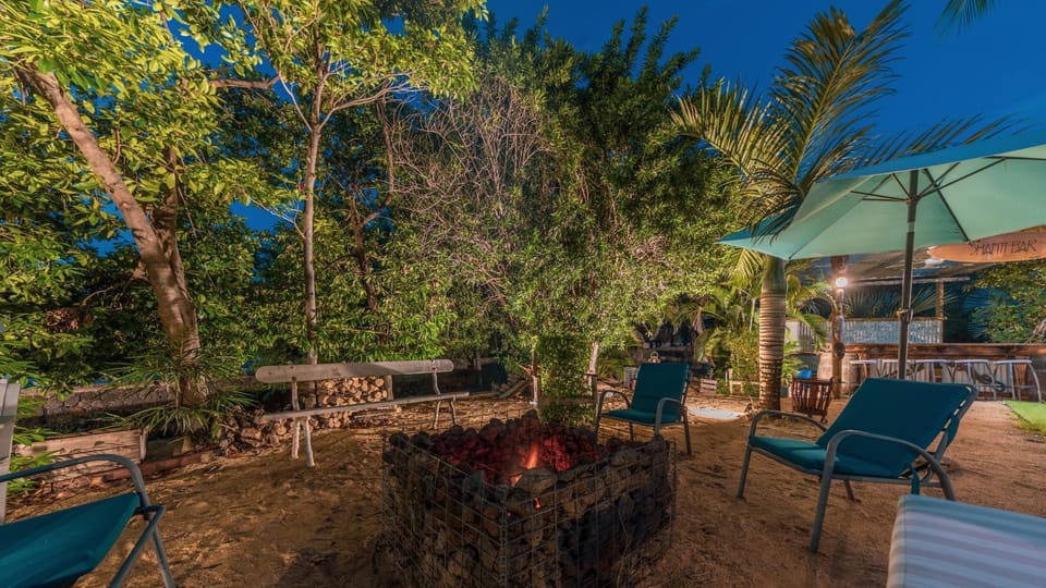 Patio, Garden, Dining area, Garden view, fireplace