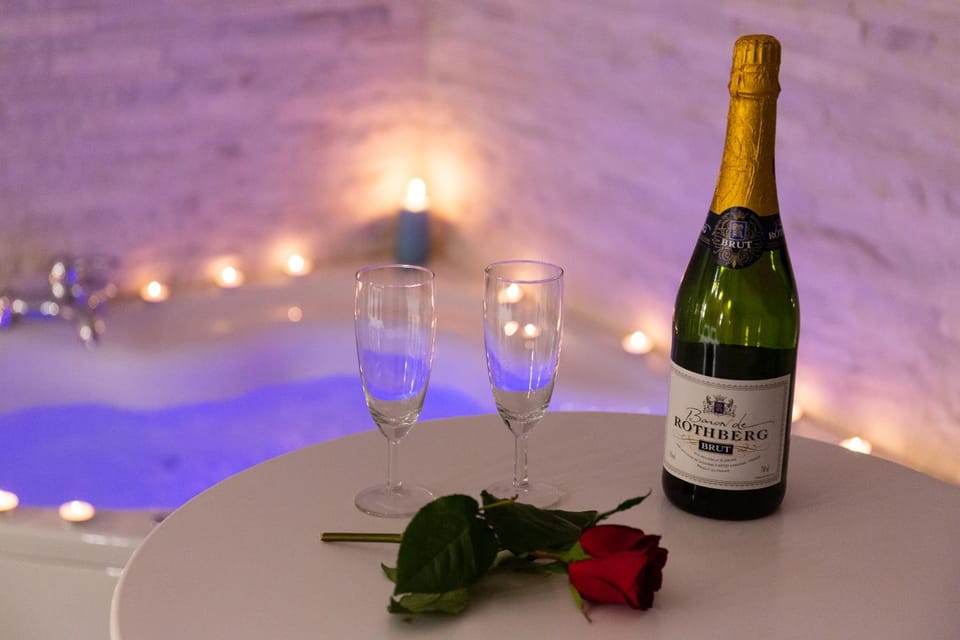 Hot Tub, Massage, Drinks, Alcoholic drinks