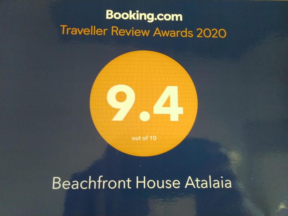 Beachfront House Atalaia Apartment in Caniço