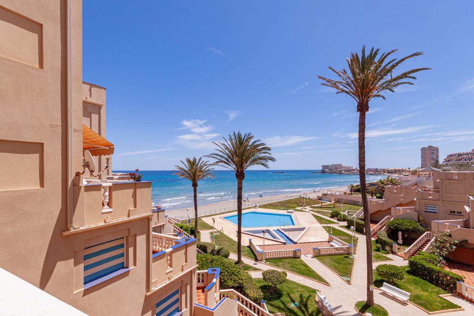Balcony/Terrace, Pool view, Sea view