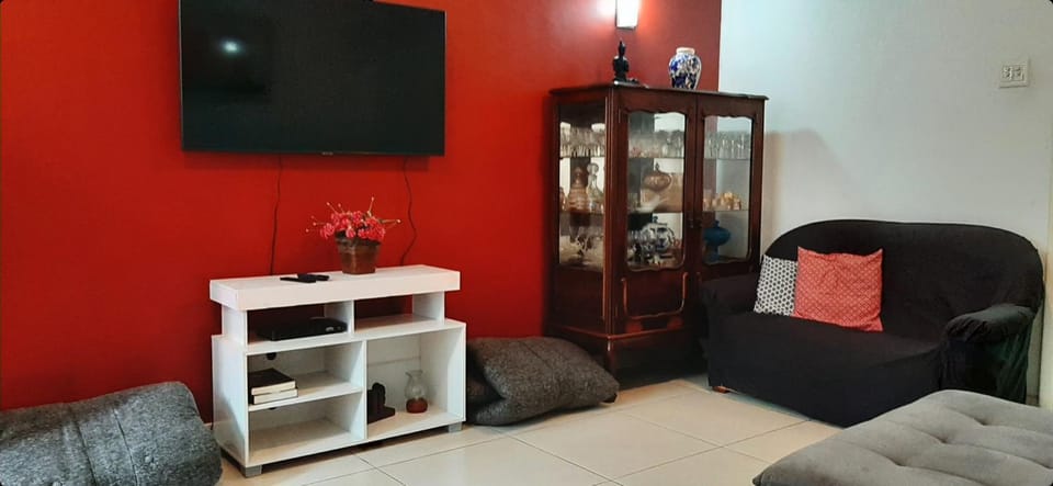 Communal lounge/ TV room, TV and multimedia, Living room, Seating area