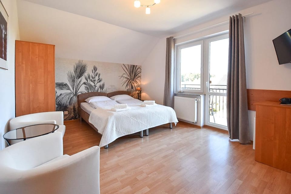 Bed, TV and multimedia, Photo of the whole room