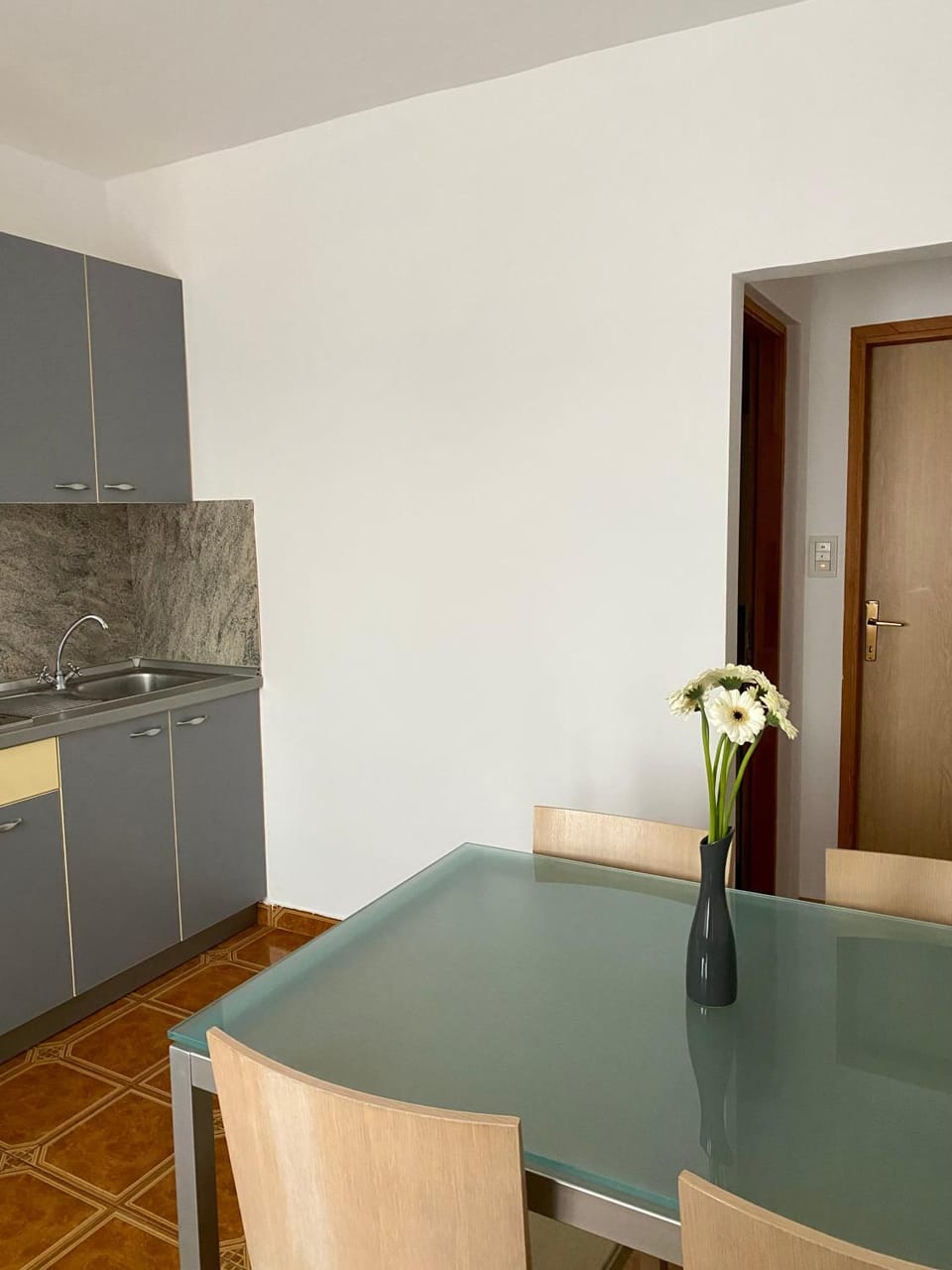 Dining area, kitchen