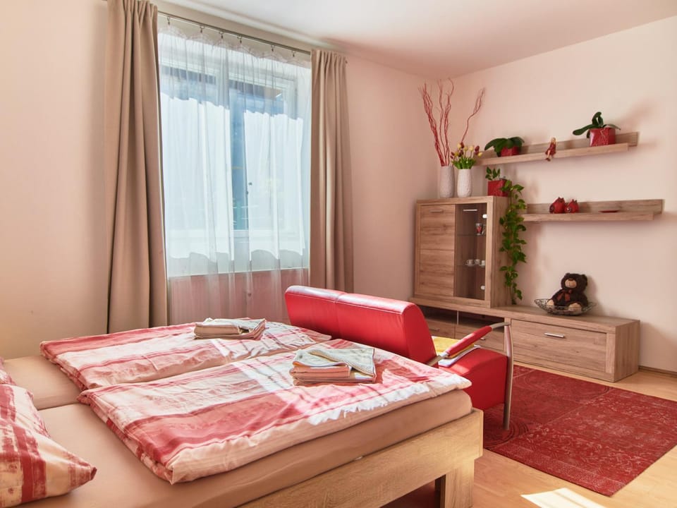 Bed, Bedroom, Garden view