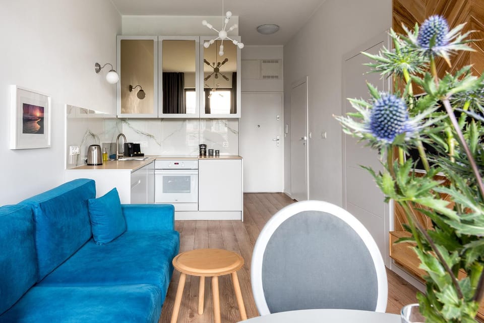 Kitchen or kitchenette, Living room, Seating area, Dining area