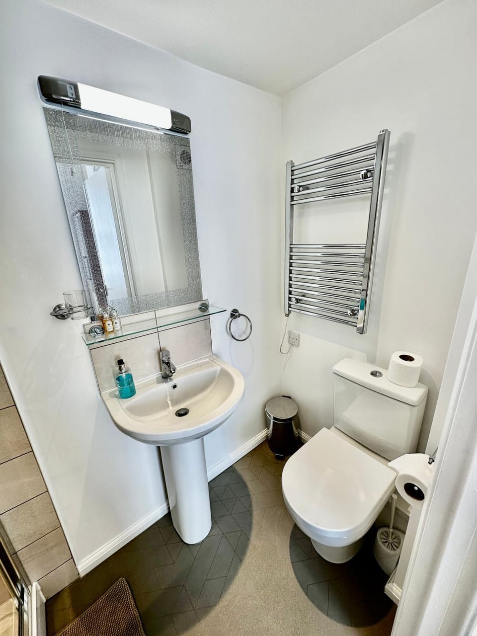 Shower, Toilet, Bathroom, towels