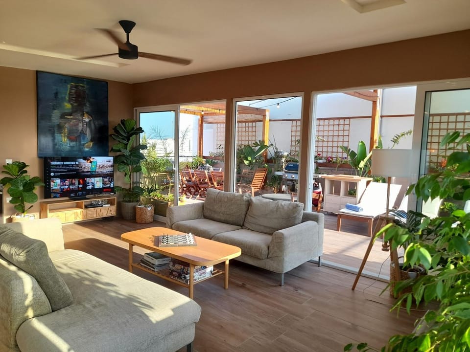 Communal lounge/ TV room, Balcony/Terrace