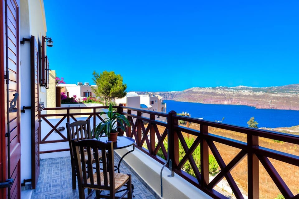 Balcony/Terrace, City view, Garden view, Landmark view, Mountain view, Sea view, Street view