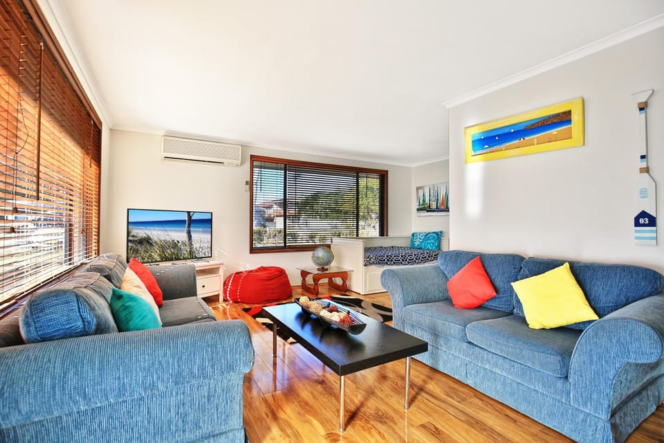 Communal lounge/ TV room, TV and multimedia, Living room, Seating area, Area and facilities
