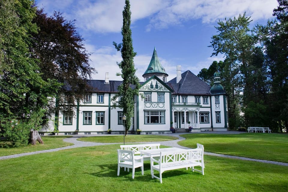 Property building, Day, Garden