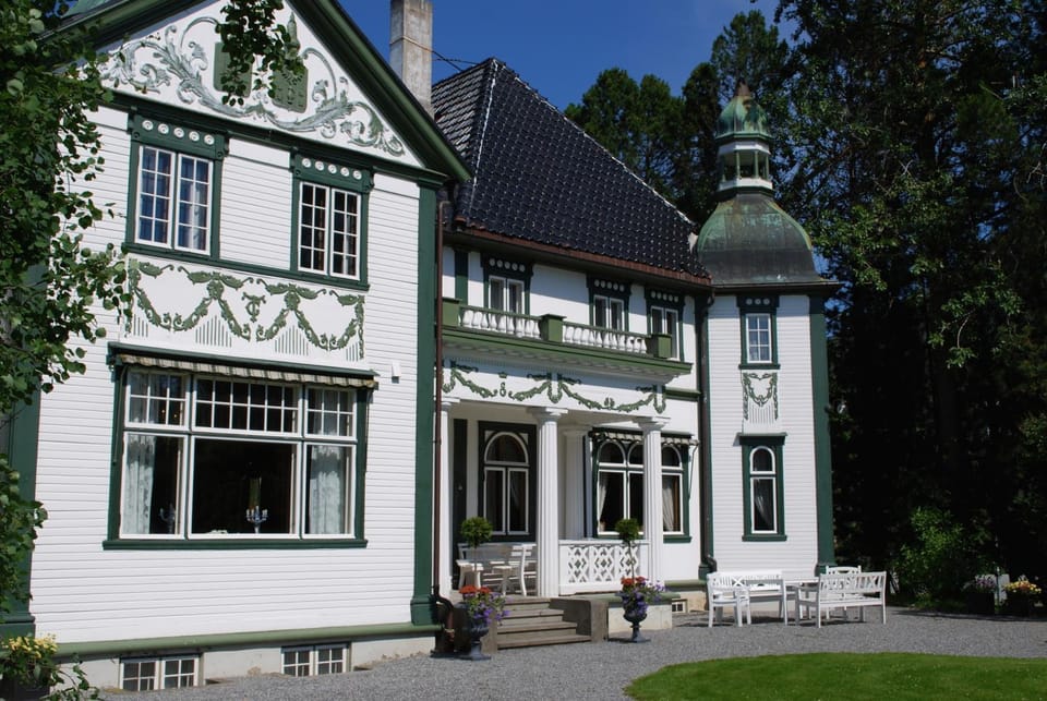 Property building, Day