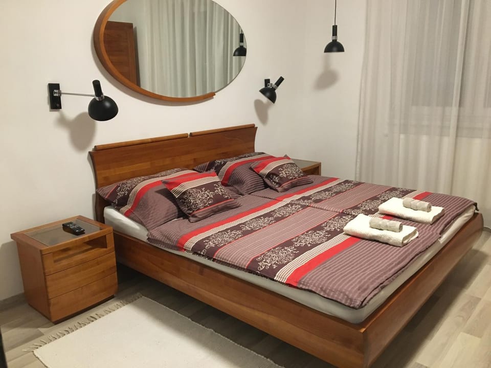 Day, Bedroom