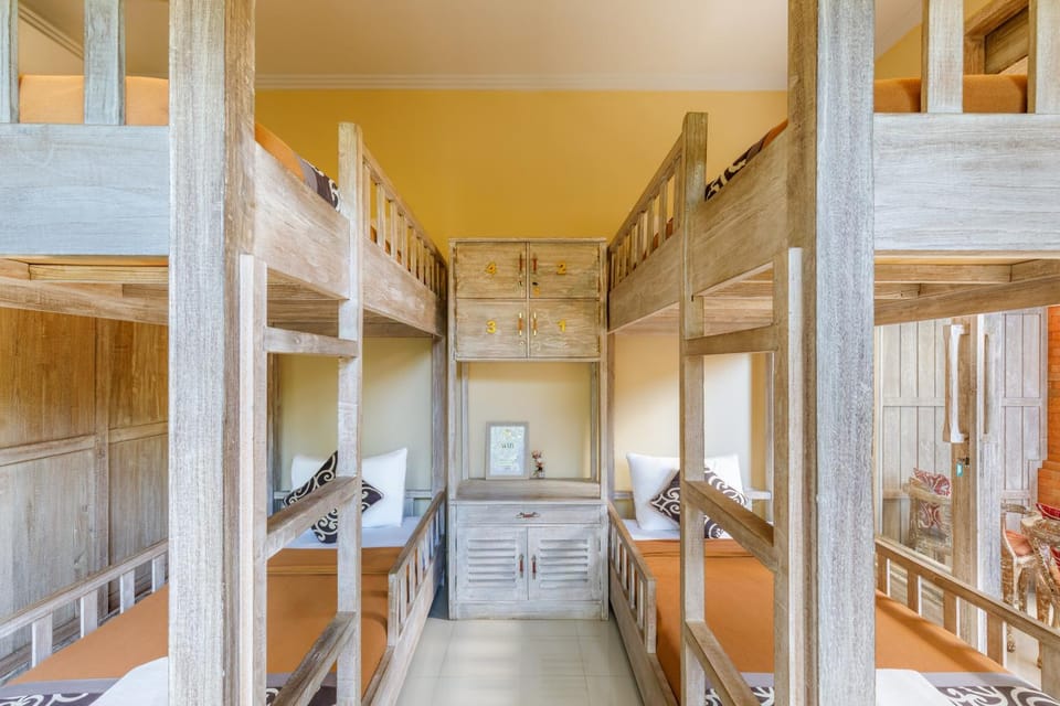 Bedroom, bunk bed