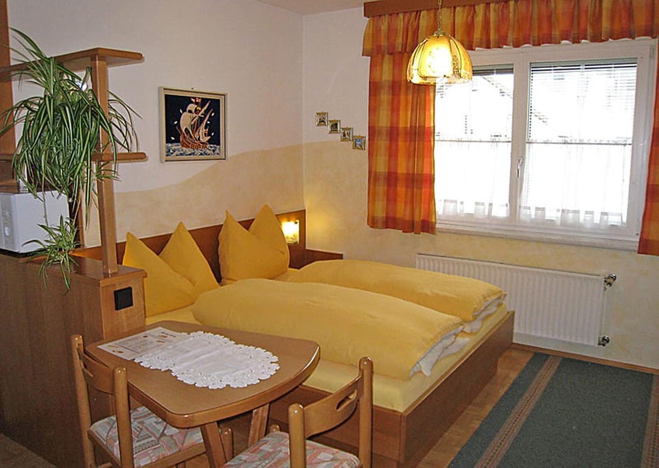 Day, Photo of the whole room