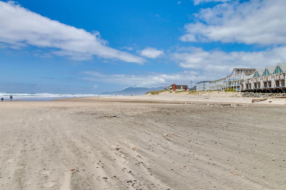 Cozy Coast Modern House in Rockaway Beach