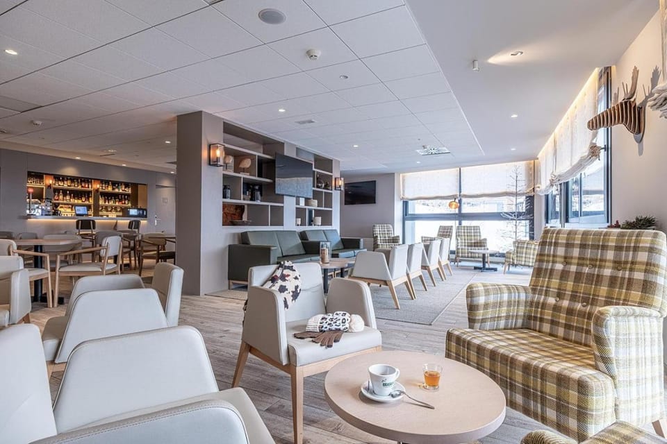 Lounge or bar