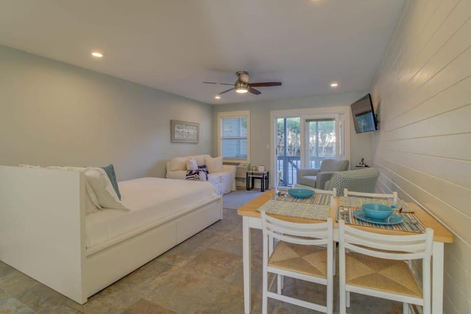 104 Inlet Sands Condo Apartment in Inlet Beach