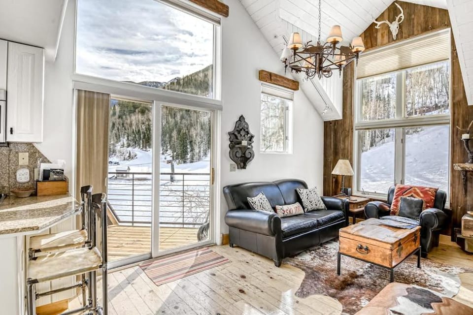Double Diamond Ski-in/Ski-out Chalet Apartment in Telluride