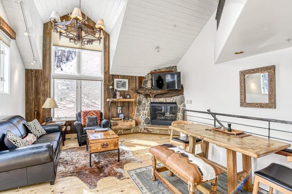 Double Diamond Ski-in/Ski-out Chalet Apartment in Telluride