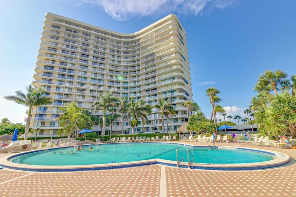 Seaview Court House in Marco Island