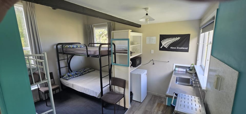 Bed, Kitchen or kitchenette, Photo of the whole room, bunk bed