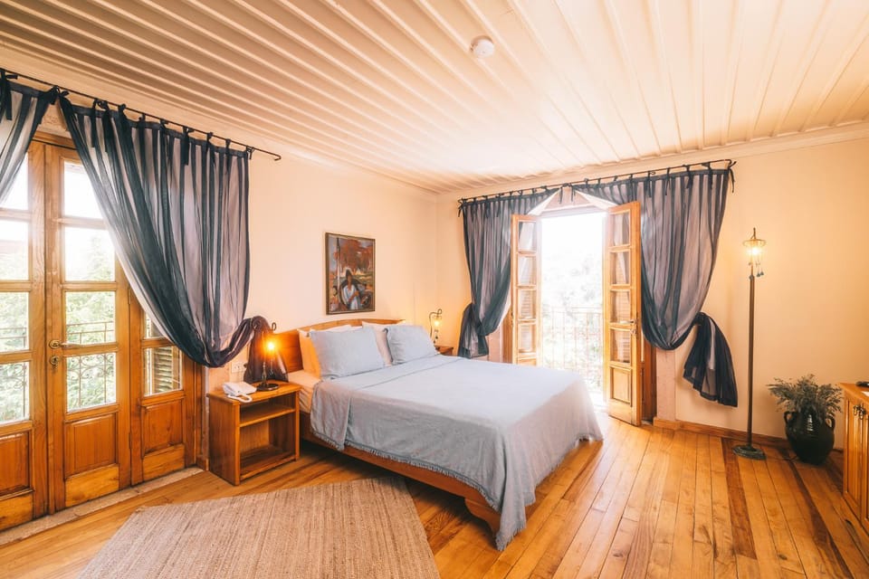 Bed, Photo of the whole room, Decorative detail