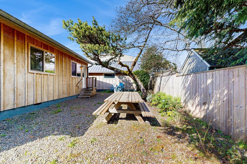 Calm Waters House in Rockaway Beach