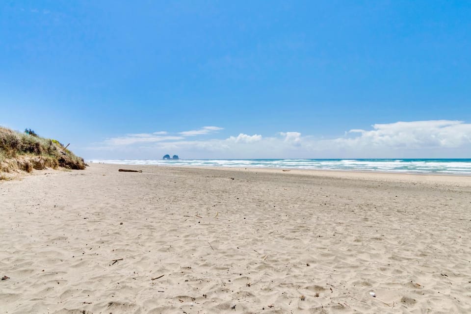 Calm Waters House in Rockaway Beach