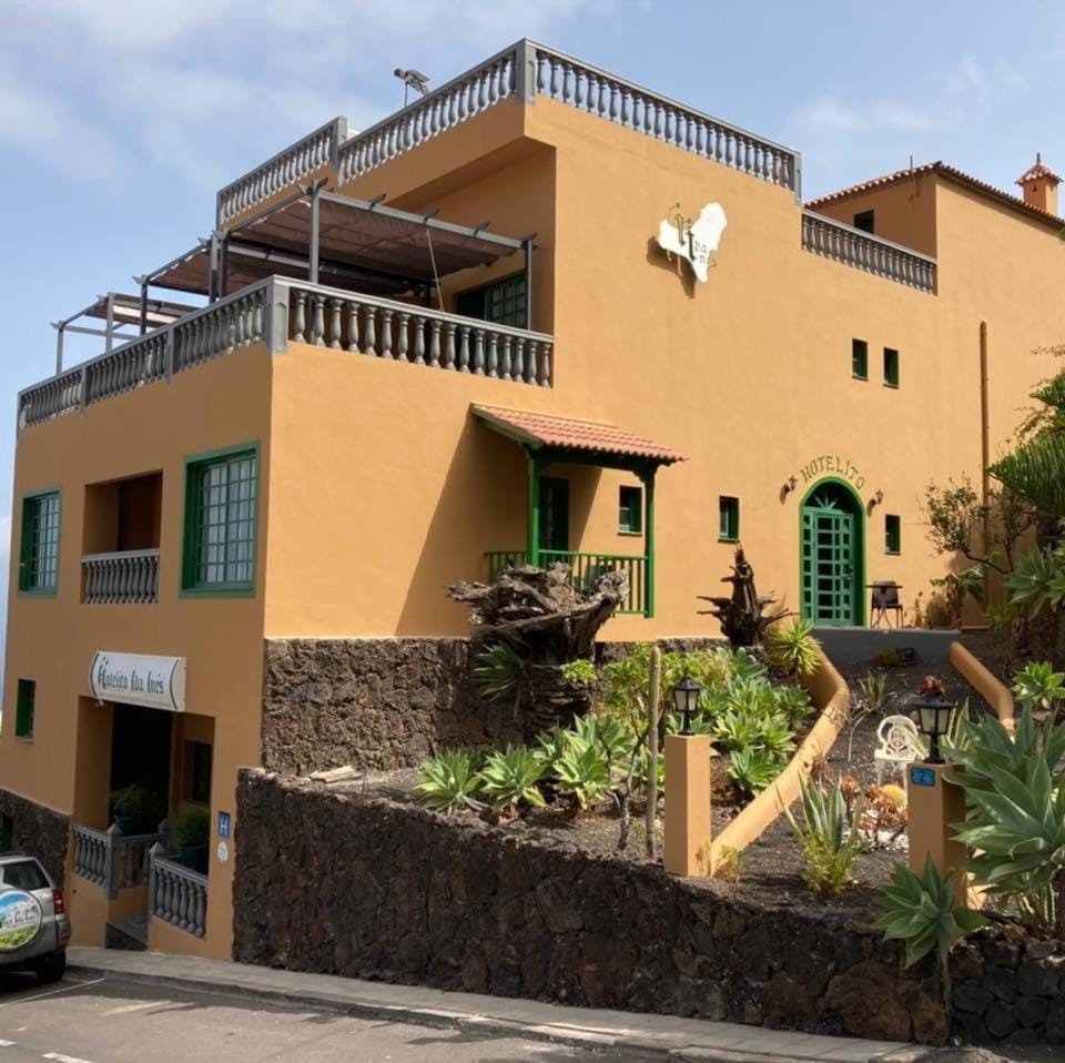 Facade/entrance, Garden