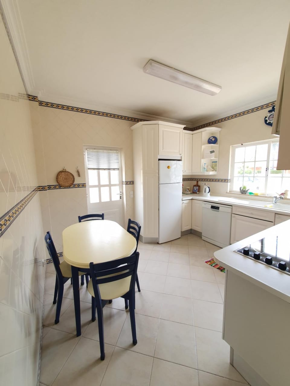 Staff, Coffee/tea facilities, Balcony/Terrace, Communal kitchen, dishwasher, internet, toaster