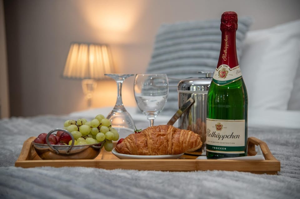Food and drinks, Bedroom