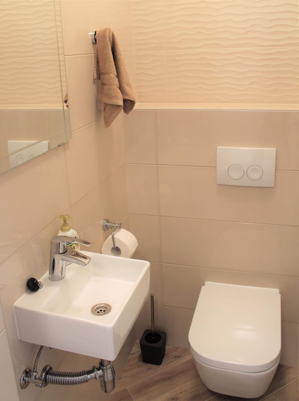 Toilet, Bathroom, towels